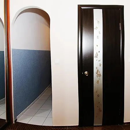 Luxury Near Rynok Square Apartment *